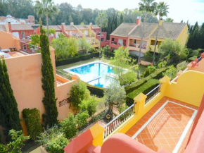 Charming house with pool, close to the sea